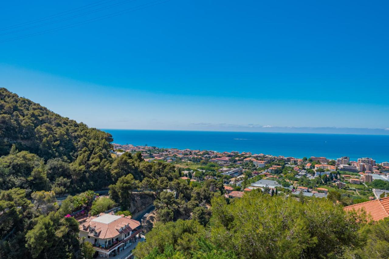 Appartamento Incantevole Con Piscina Vallecrosia Exteriör bild